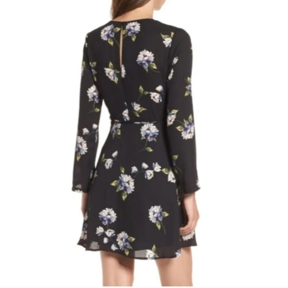 Nordstrom Lush Elly Floral Blue Hydrangea True Wrap Mini Dress Size Large NWT - Picture 2 of 12